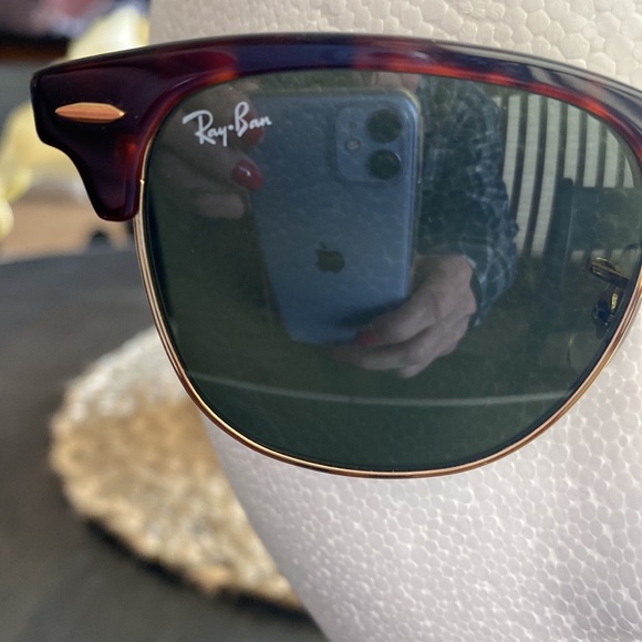 Ray-Ban sunglasses only worn a couple of times. - Picture 2 of 4